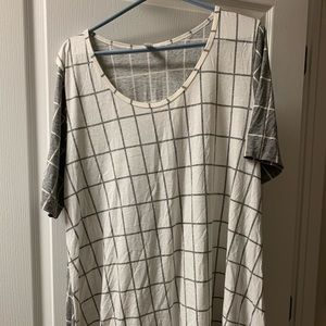 Excellent condition 3X Lularoe Perfect T